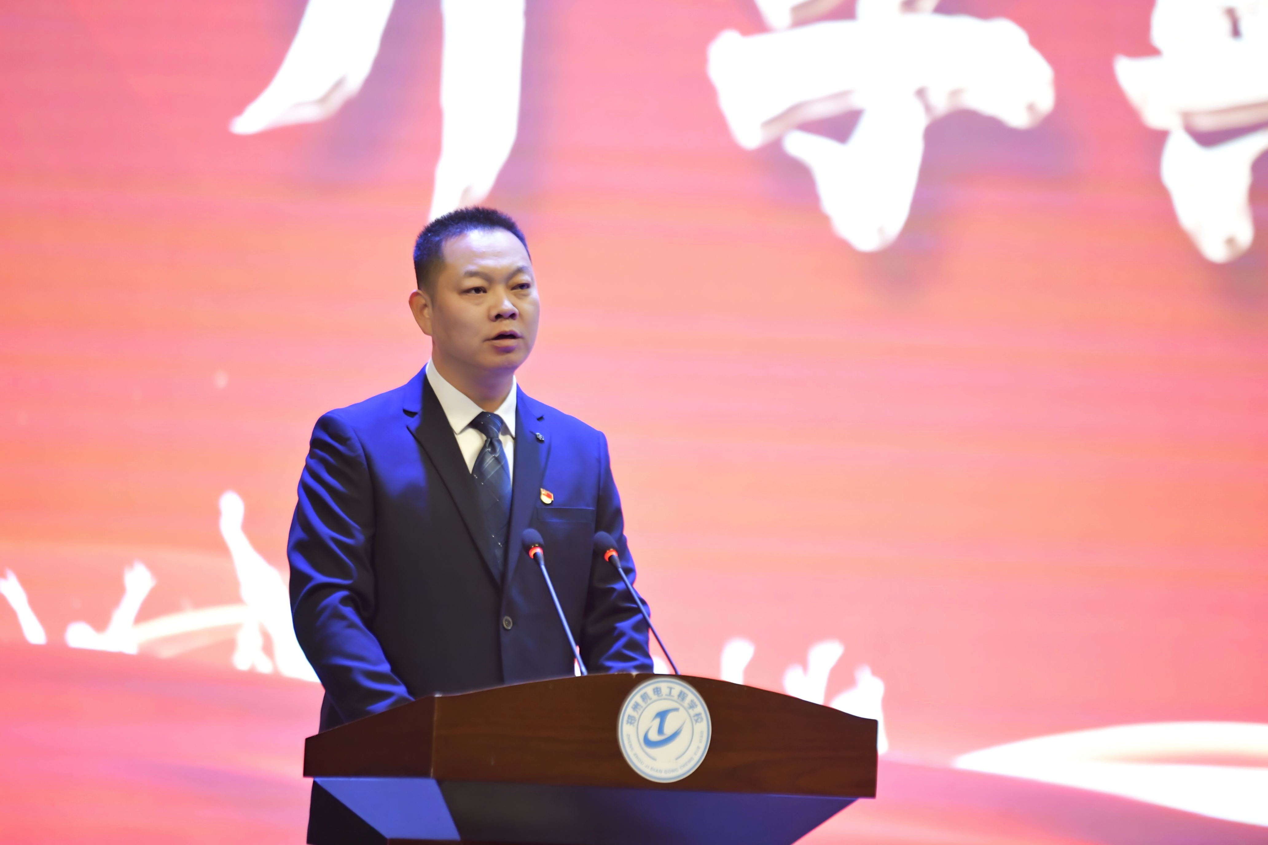 春啟新程，學(xué)韻華章--鄭州機(jī)電工程學(xué)校舉行2025年春季開學(xué)典禮暨