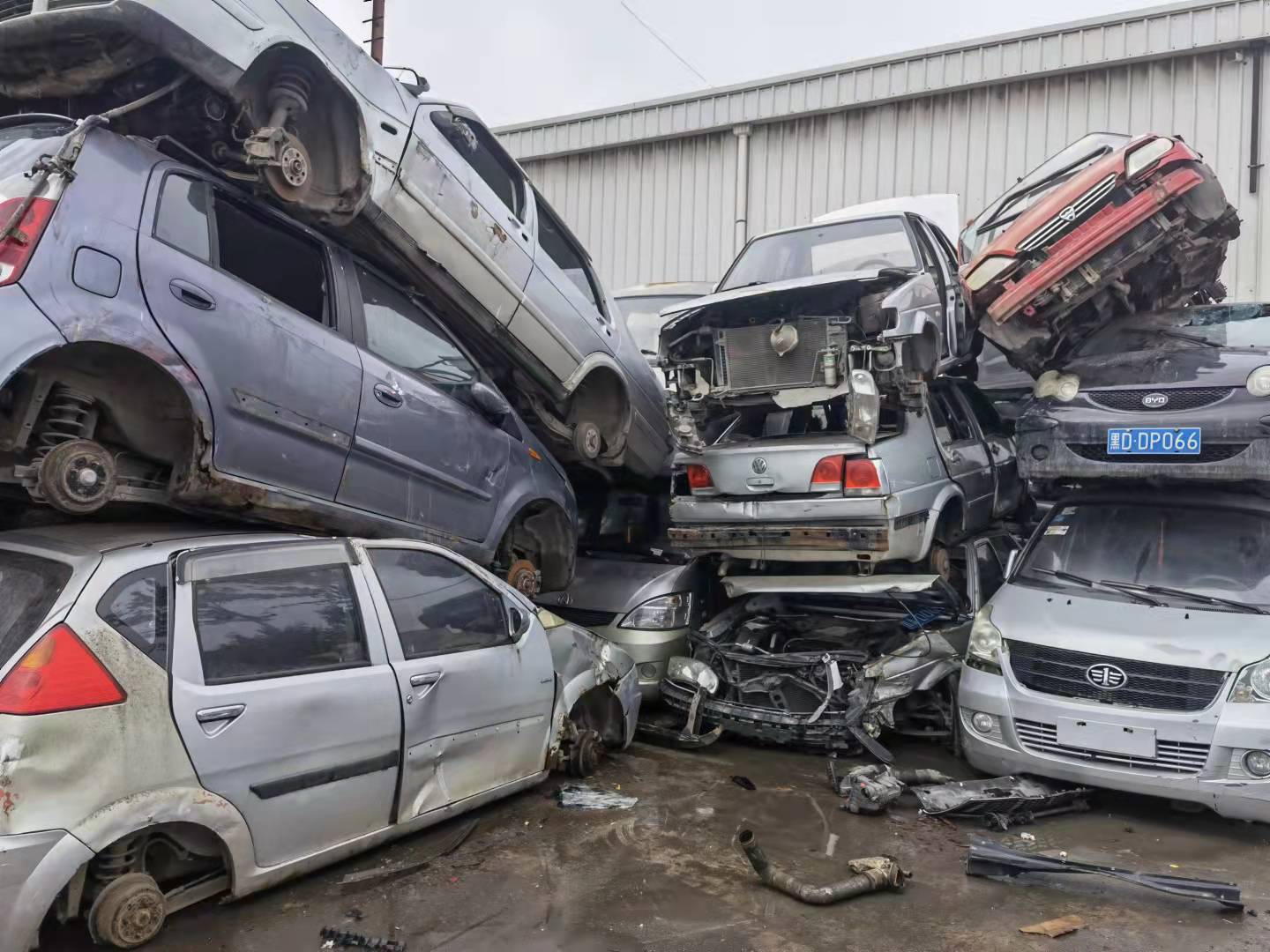 北京老舊車(chē)報(bào)廢廠(chǎng)：為什么一直有報(bào)廢車(chē)流入市場(chǎng)？